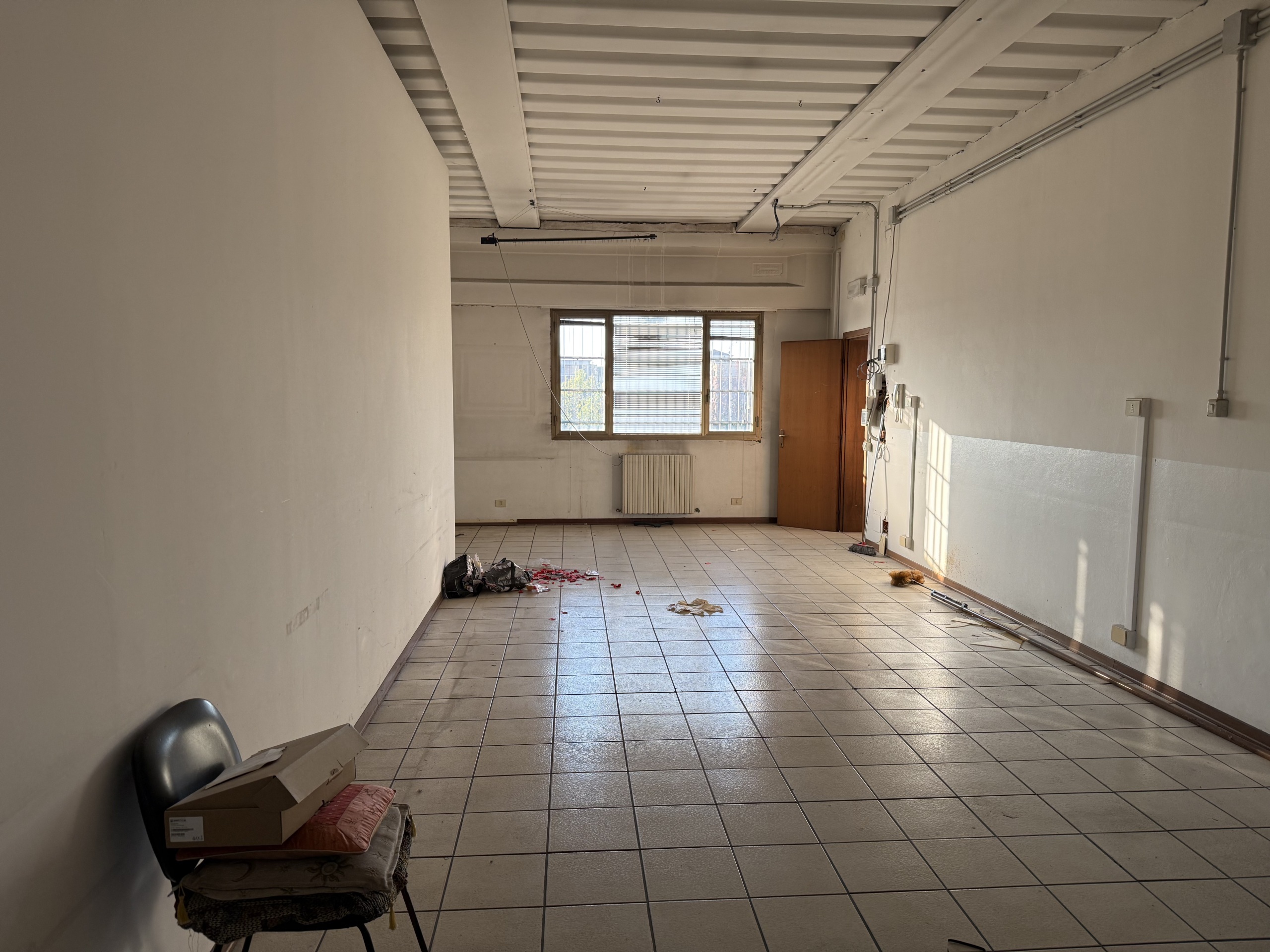 Laboratorio da ristrutturare in via sandro cabassi 42/g, Modena