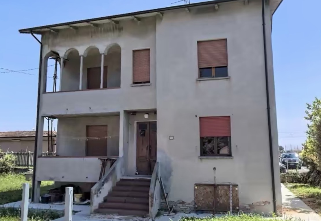 Rustico da ristrutturare in via i maggio 12, Rolo