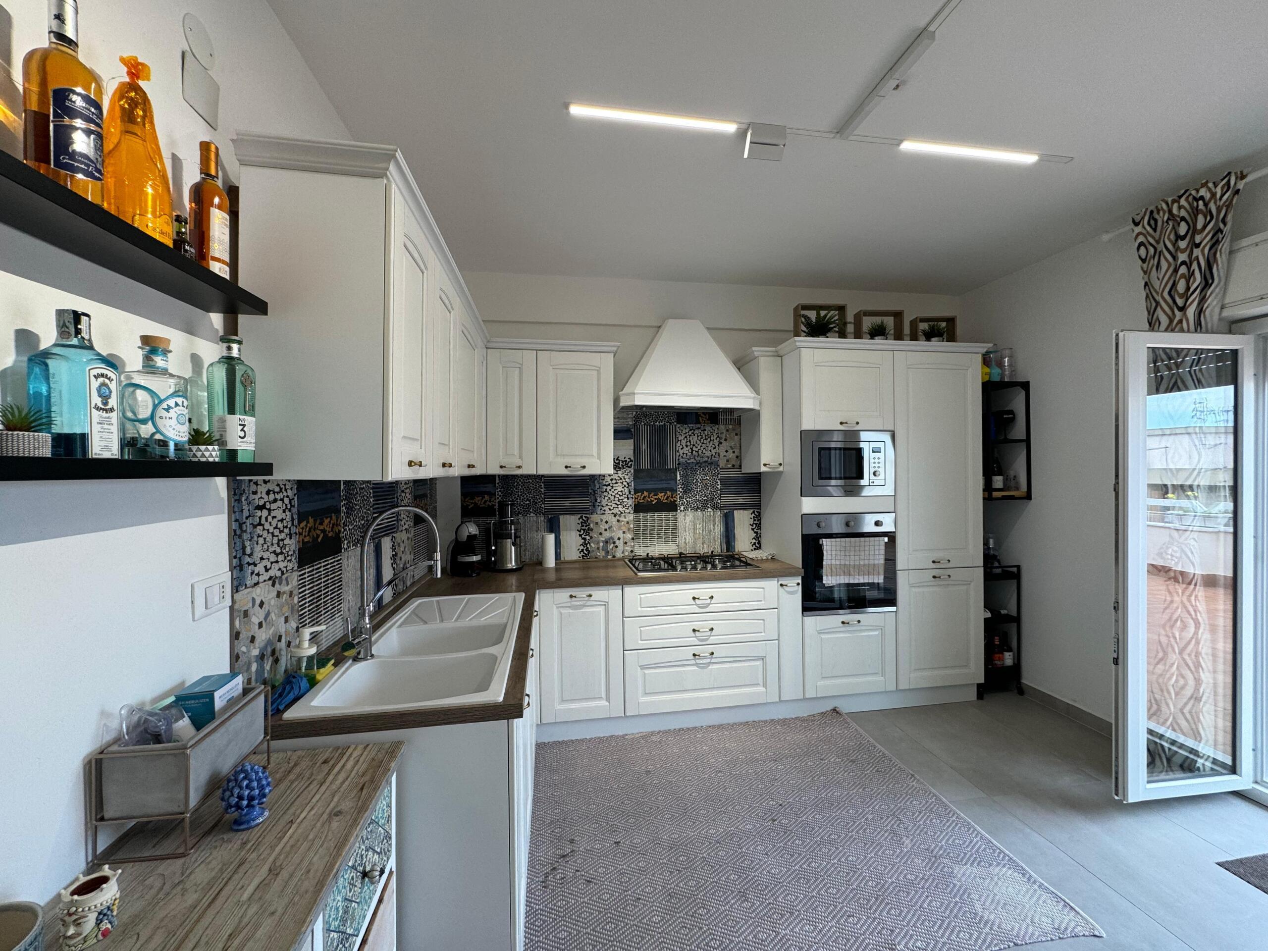 Quadrilocale con terrazzo in via bernardino d'ucria, Palermo