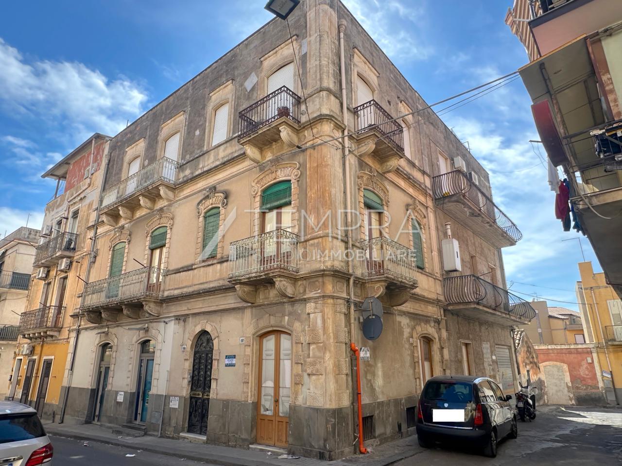 Casa indipendente in vendita in via inzerilli, Adrano