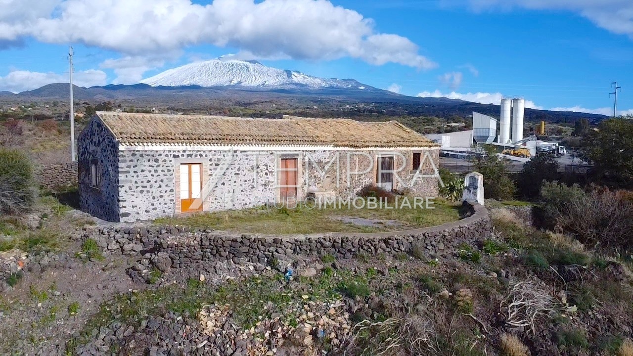 Casa indipendente da ristrutturare a Adrano