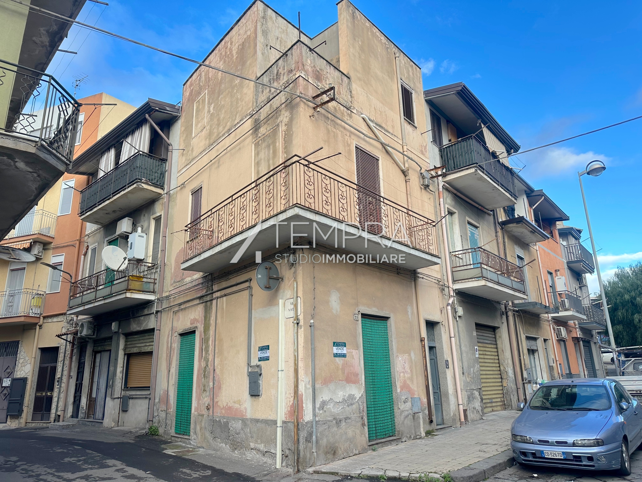 Casa indipendente da ristrutturare in piazza giuseppe di vittorio, Adrano