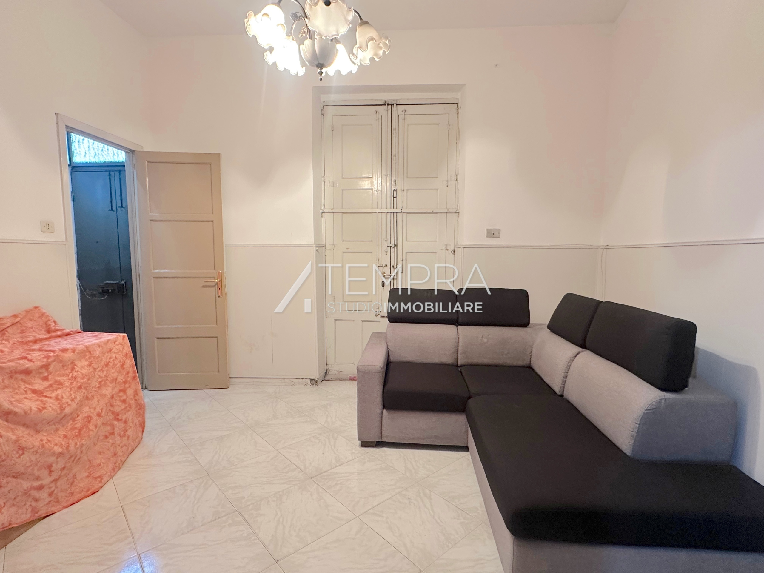 Casa indipendente da ristrutturare in piazza giuseppe di vittorio, Adrano