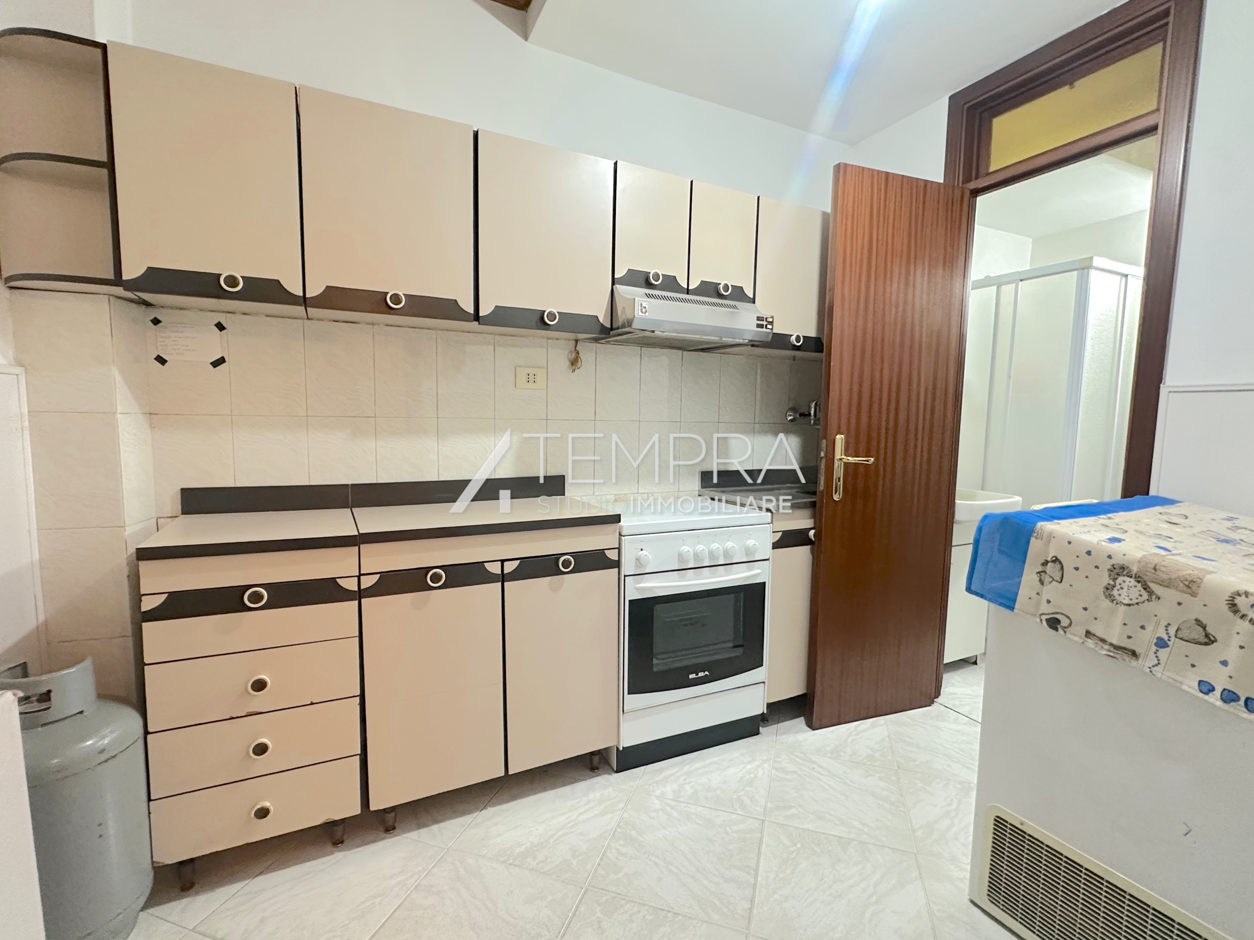 Casa indipendente da ristrutturare in piazza giuseppe di vittorio, Adrano