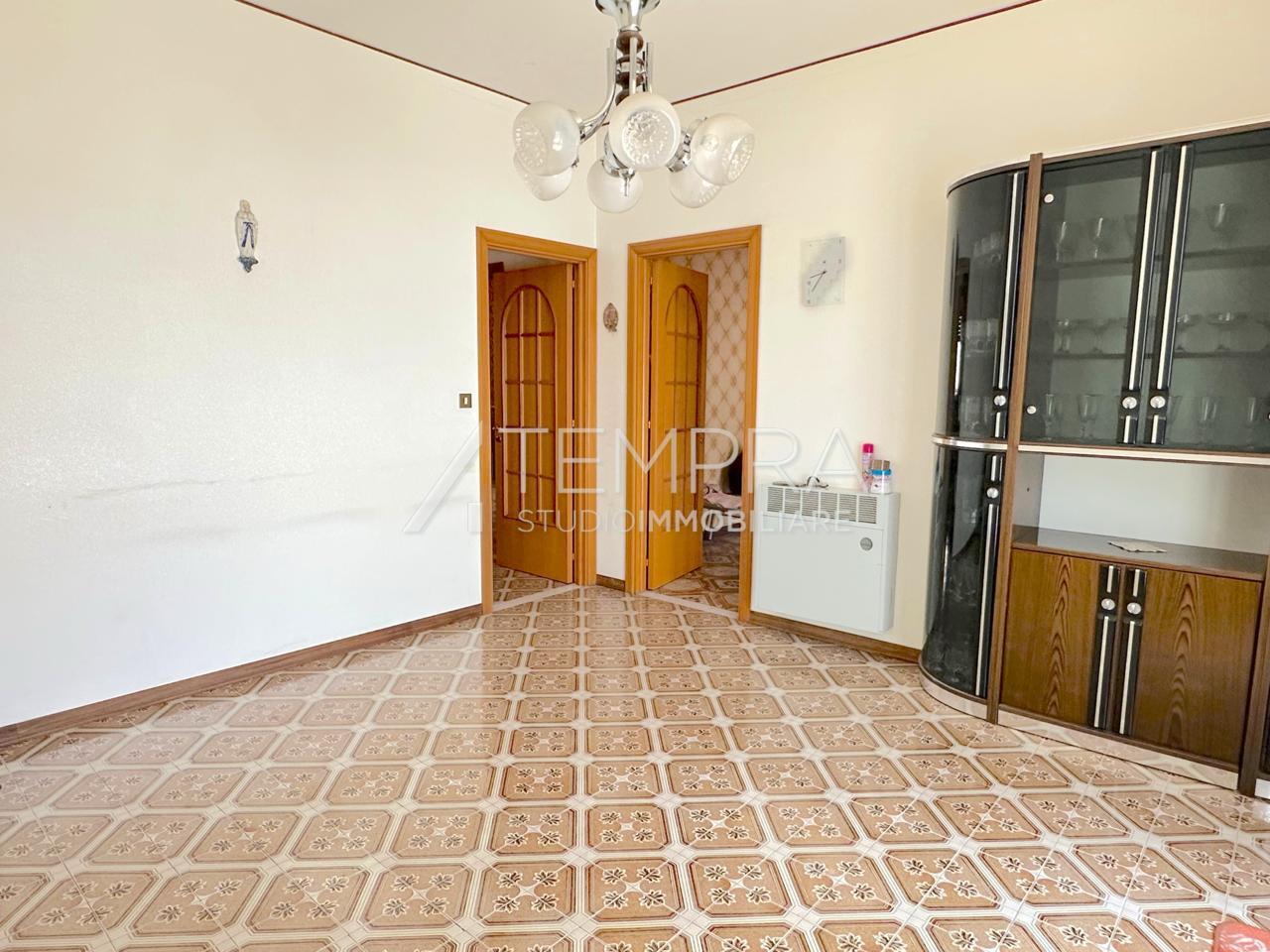 Appartamento con terrazzo in via della regione 17, Adrano