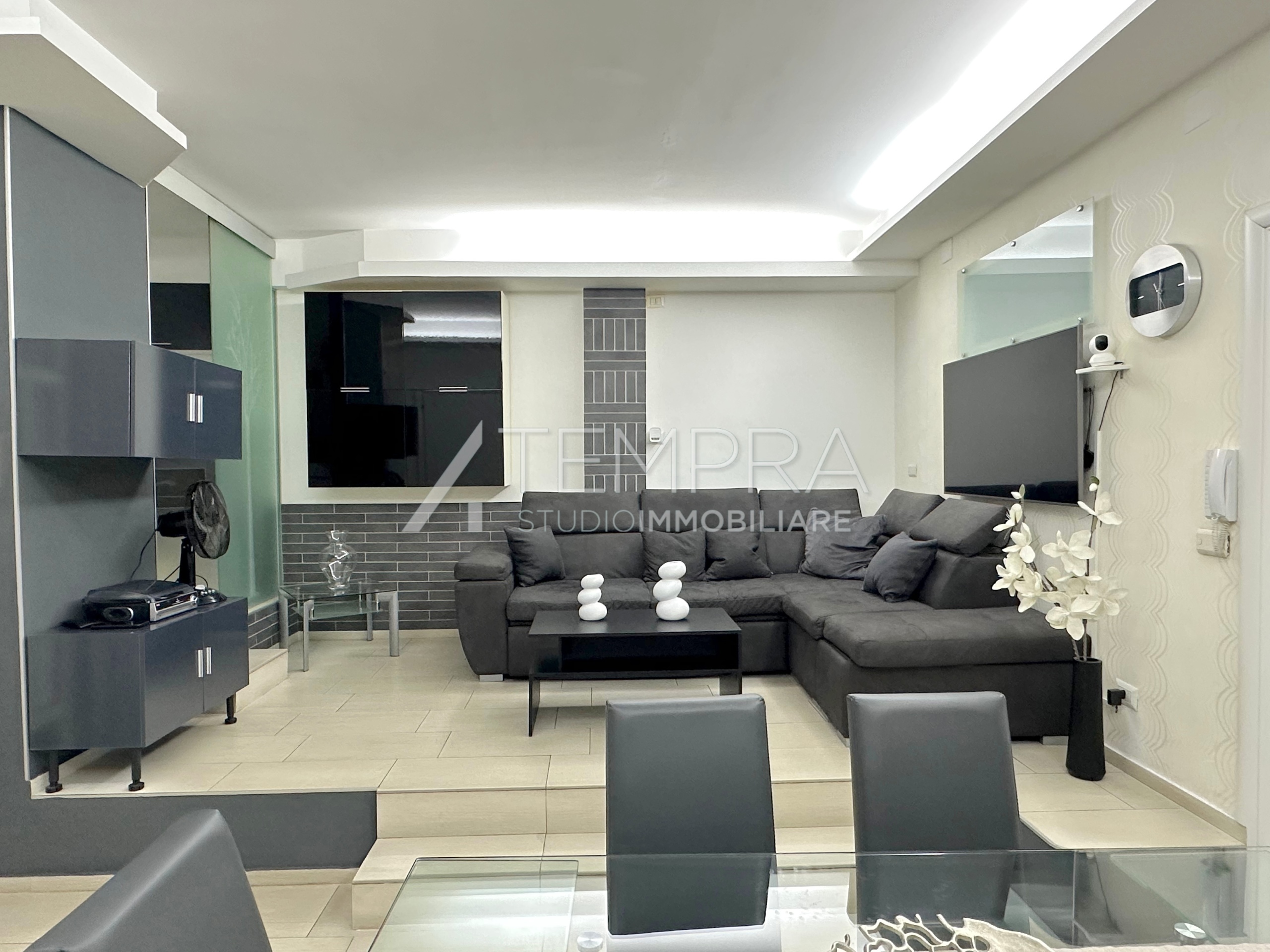 Casa indipendente in vendita in via solicchiata, Adrano