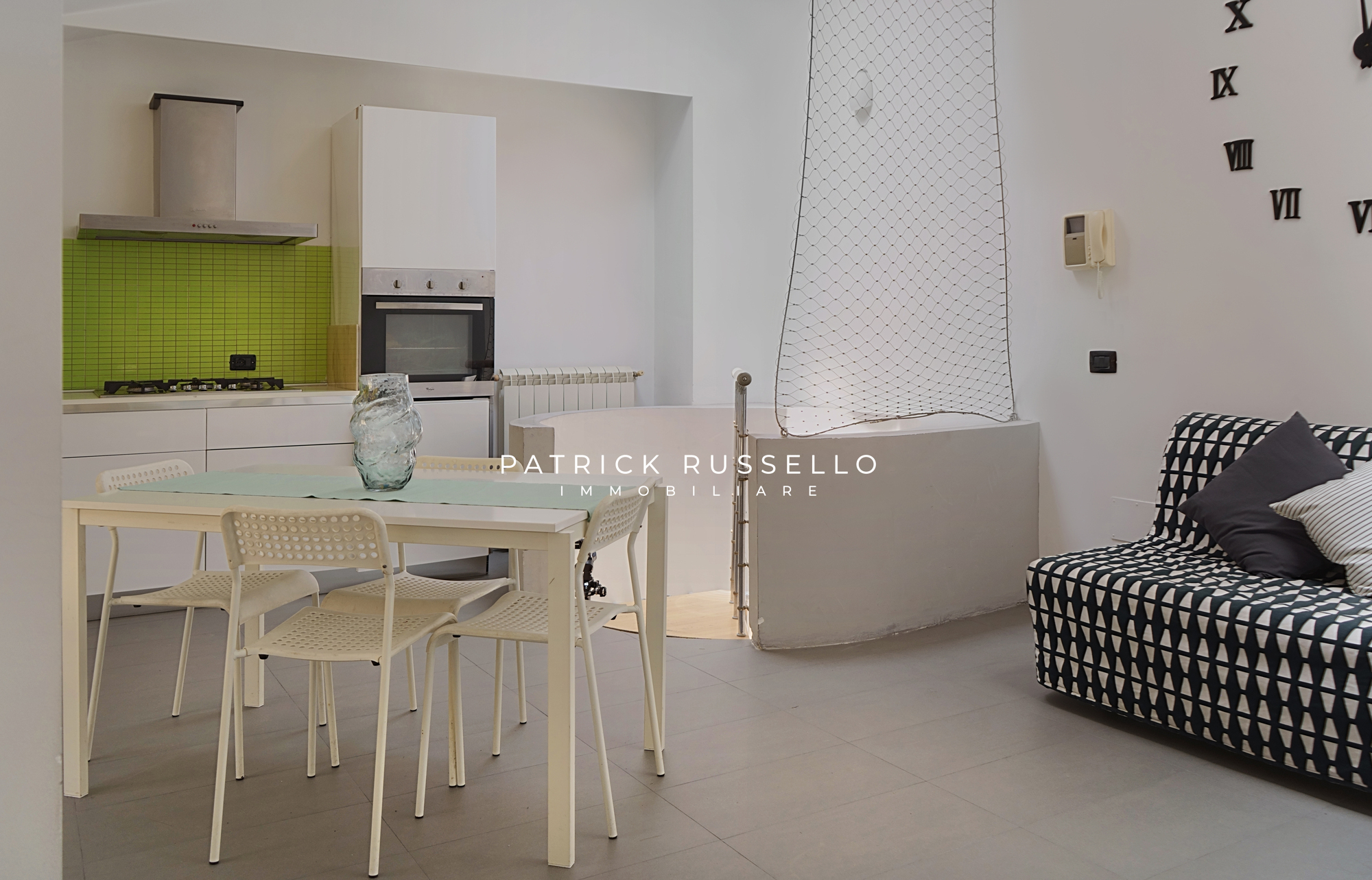 Casa indipendente con box doppio in via salerno 100, Gela