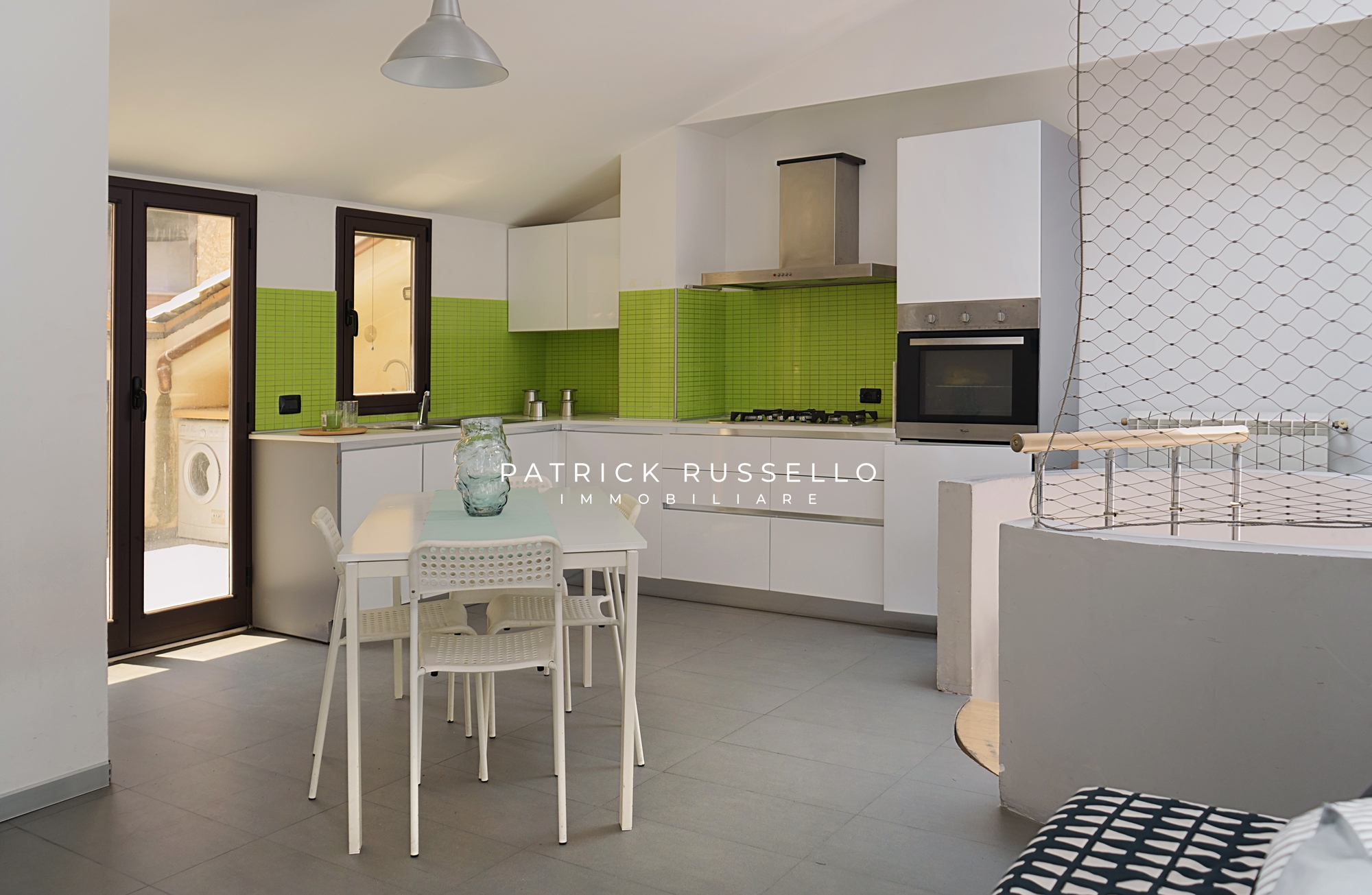 Casa indipendente con box doppio in via salerno 100, Gela