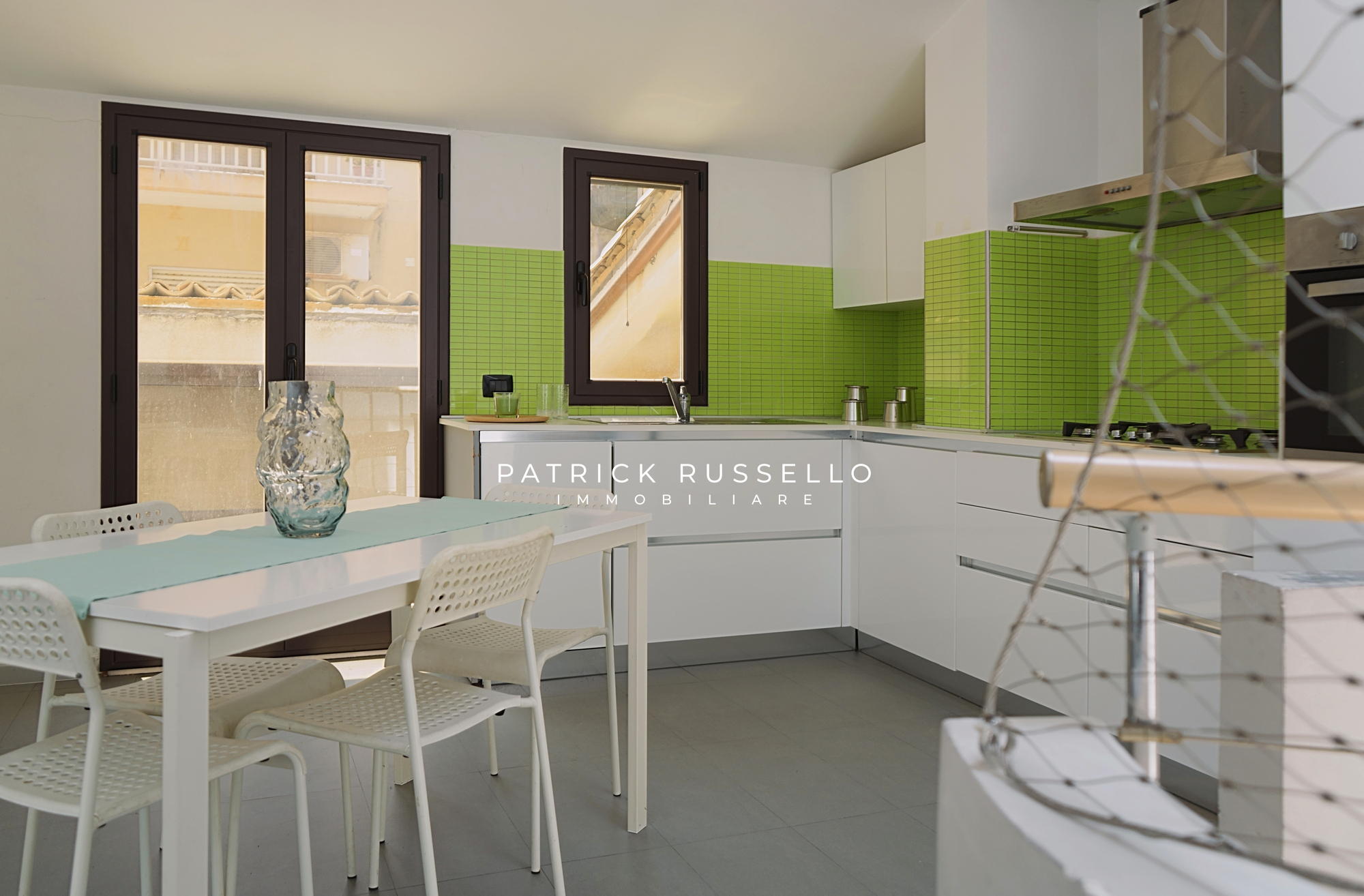 Casa indipendente con box doppio in via salerno 100, Gela