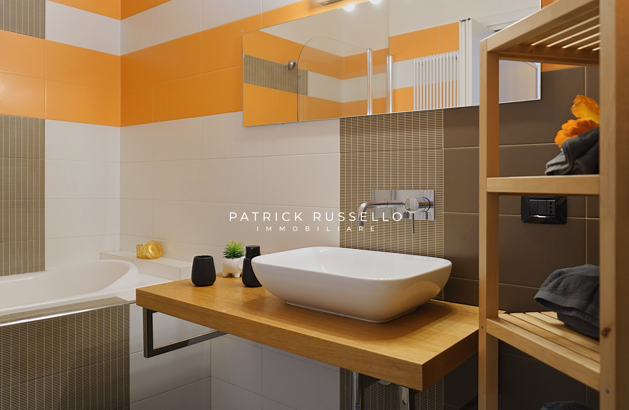 Casa indipendente con box doppio in via salerno 100, Gela