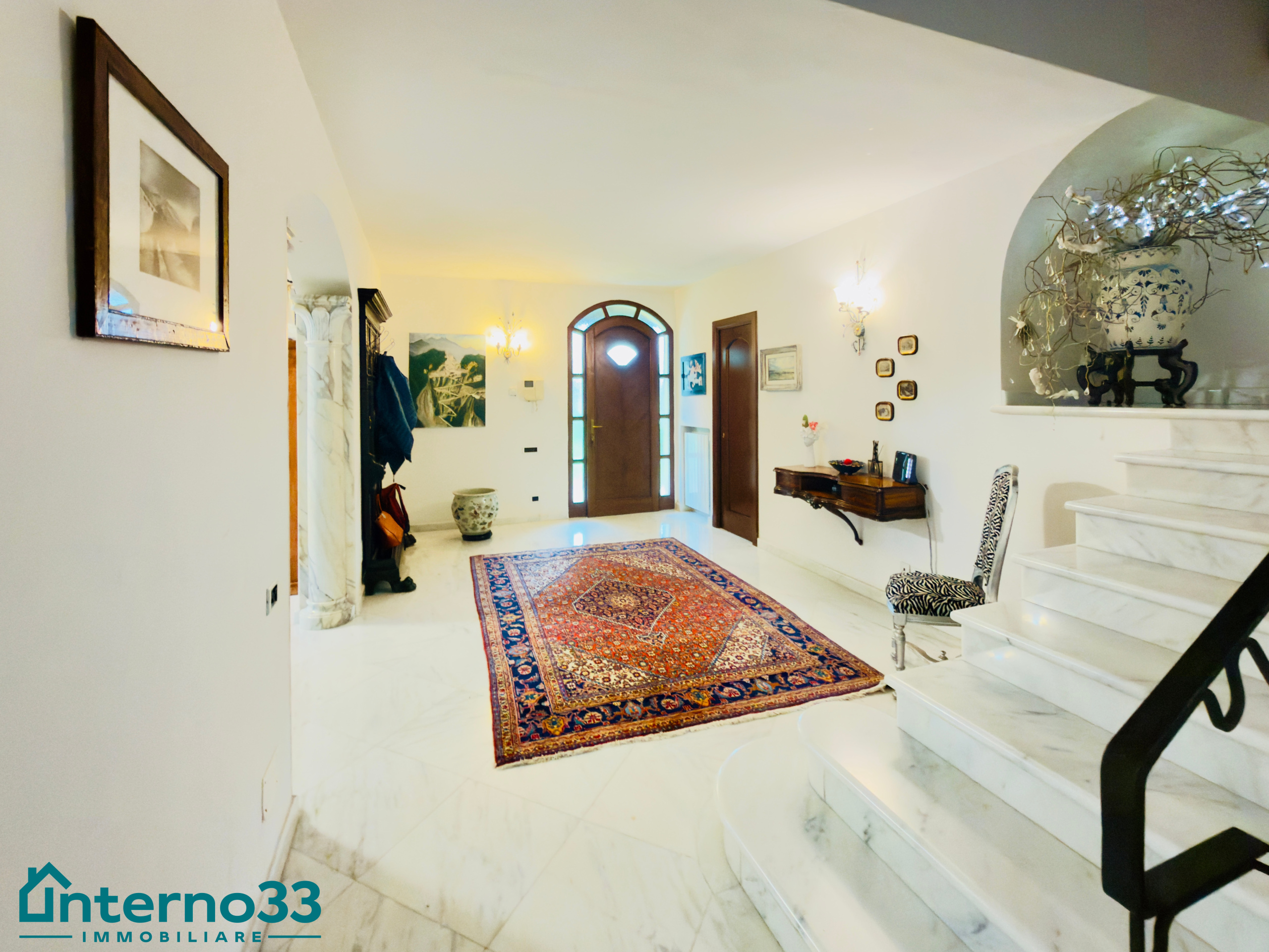 Villa con giardino in via isola 51, Ortonovo