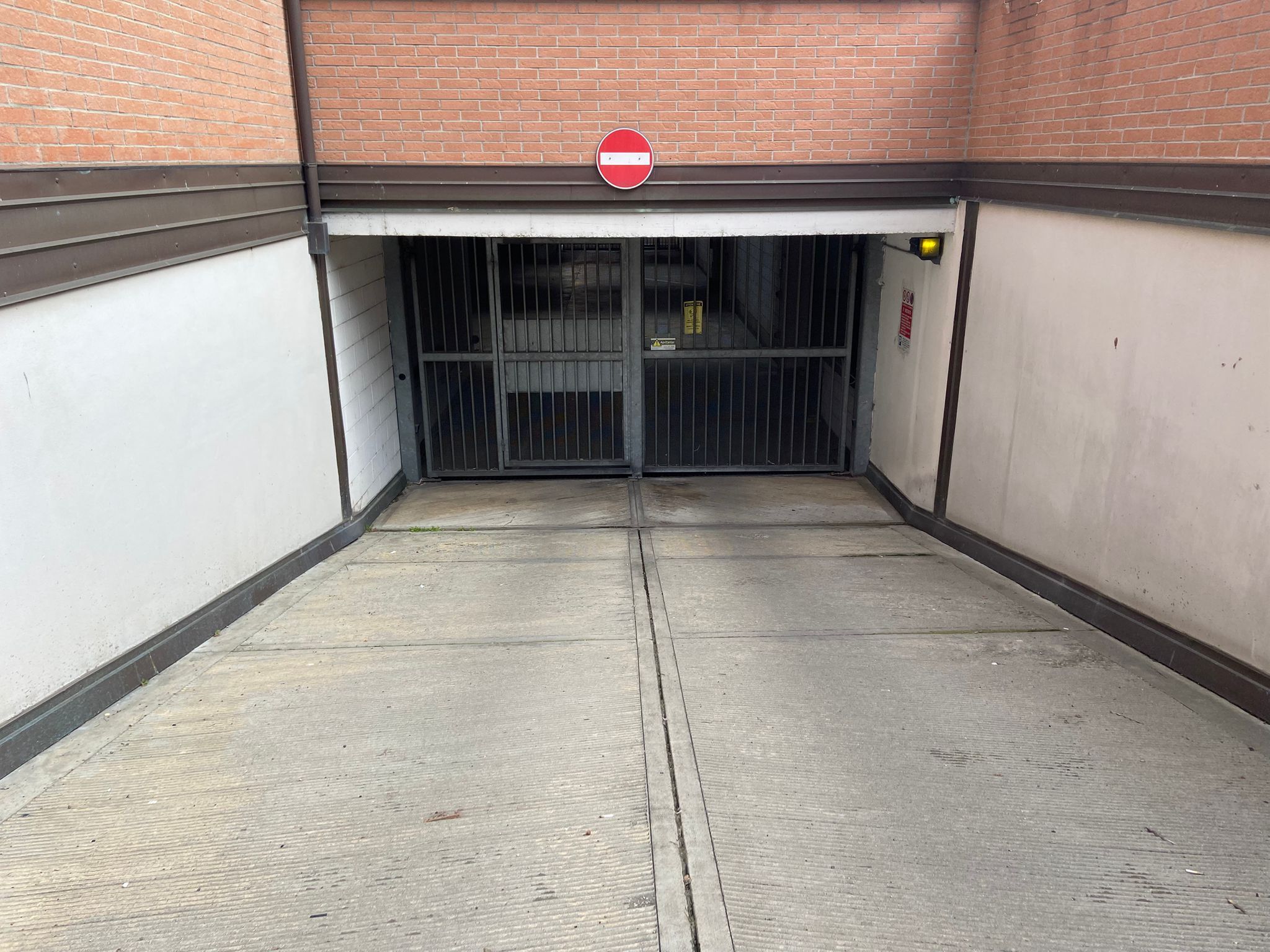 Box/Garage 36mq in vendita in via cleto tomba 9, Bologna