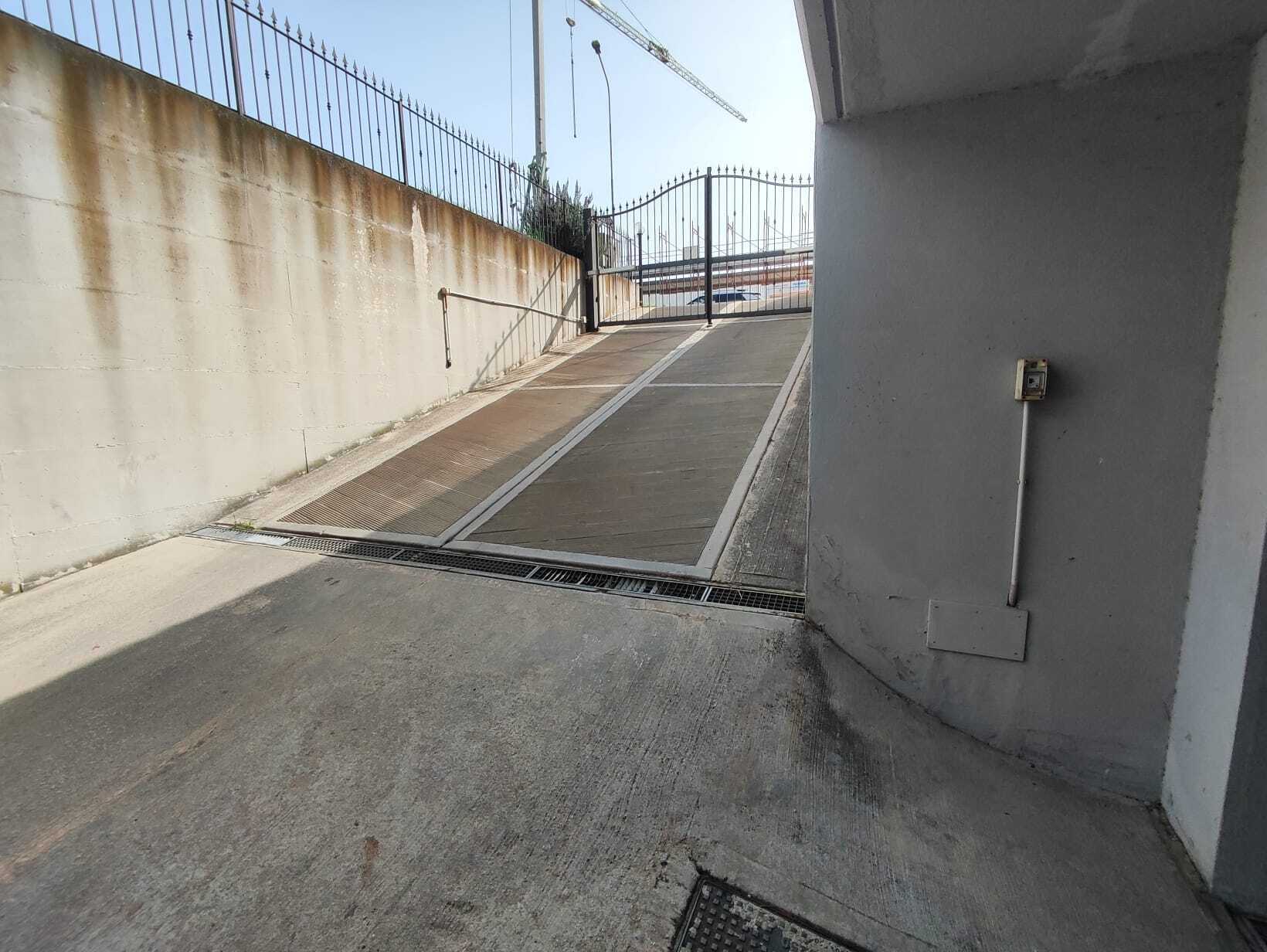 Box/Garage 22mq in vendita in via delle gardenie 7, Tivoli