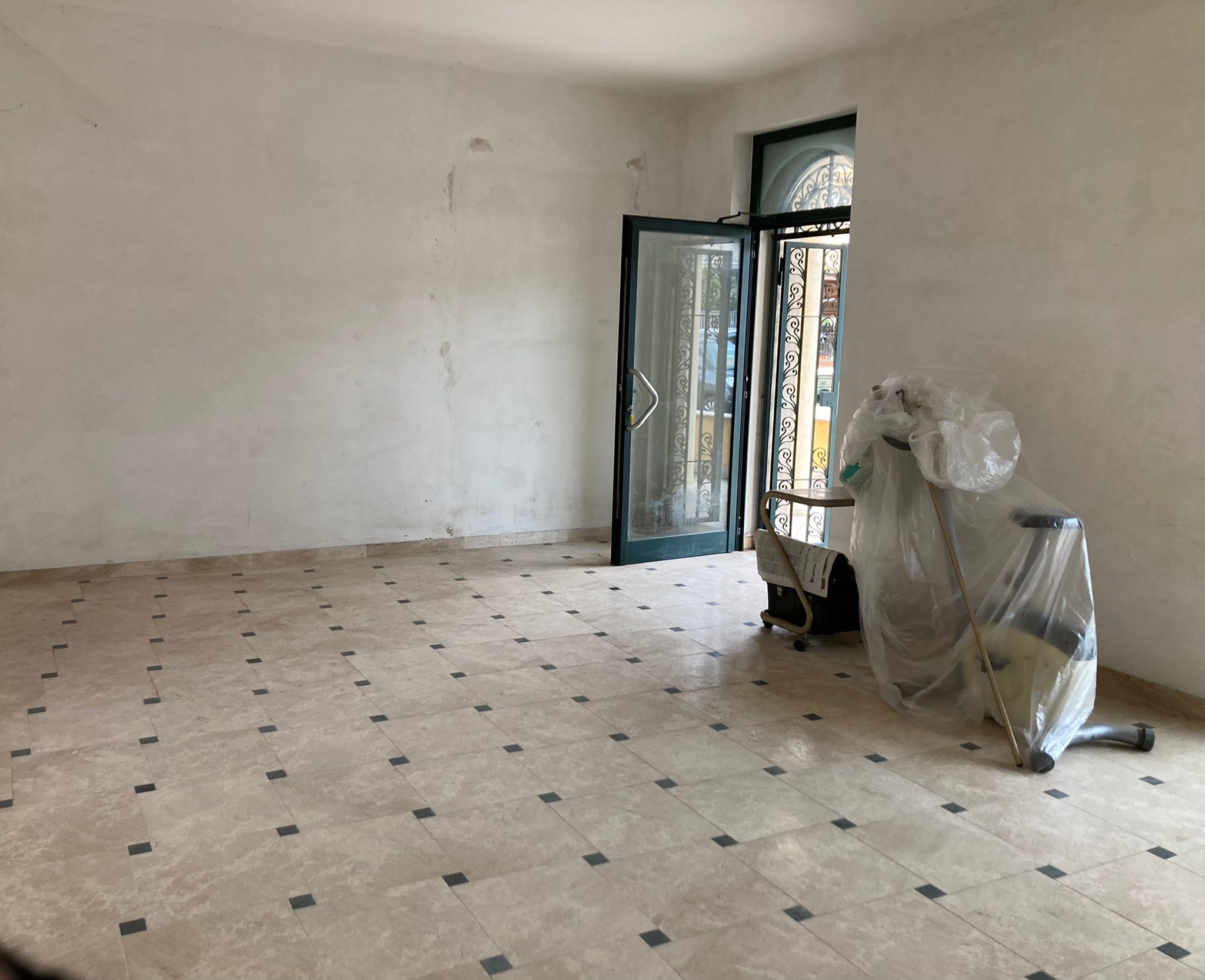 Locale commerciale in affitto in via giuseppe garibaldi 125 a, Guidonia Montecelio