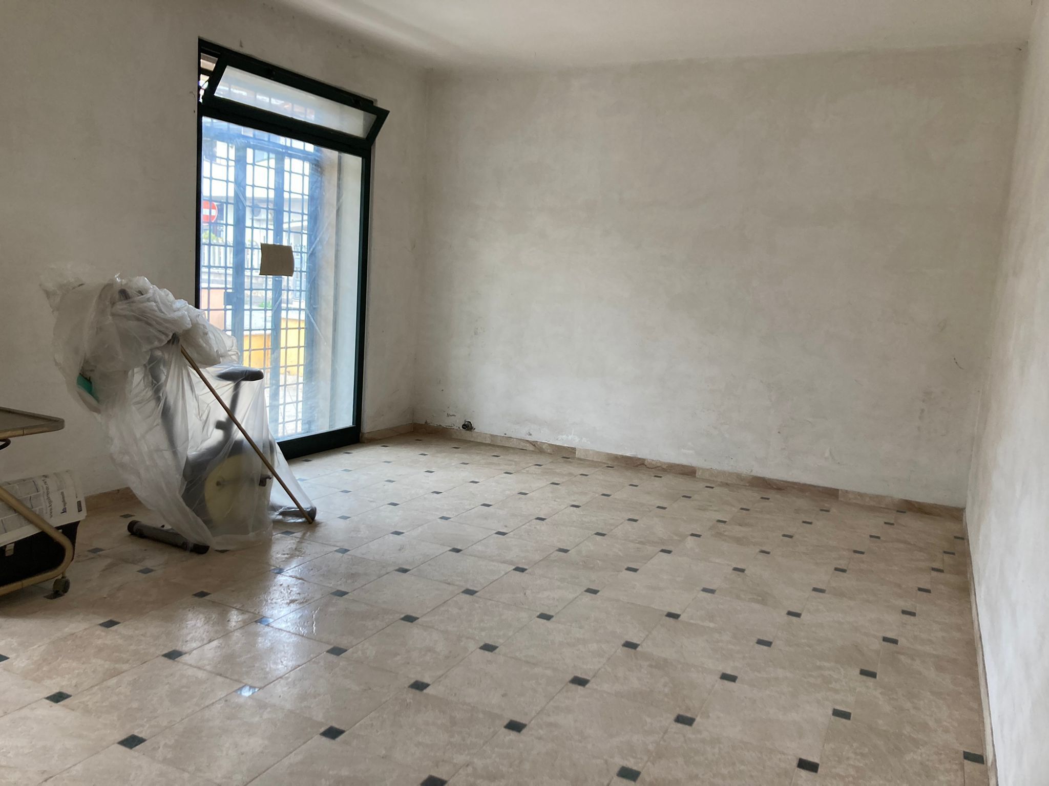 Locale commerciale in affitto in via giuseppe garibaldi 125 a, Guidonia Montecelio