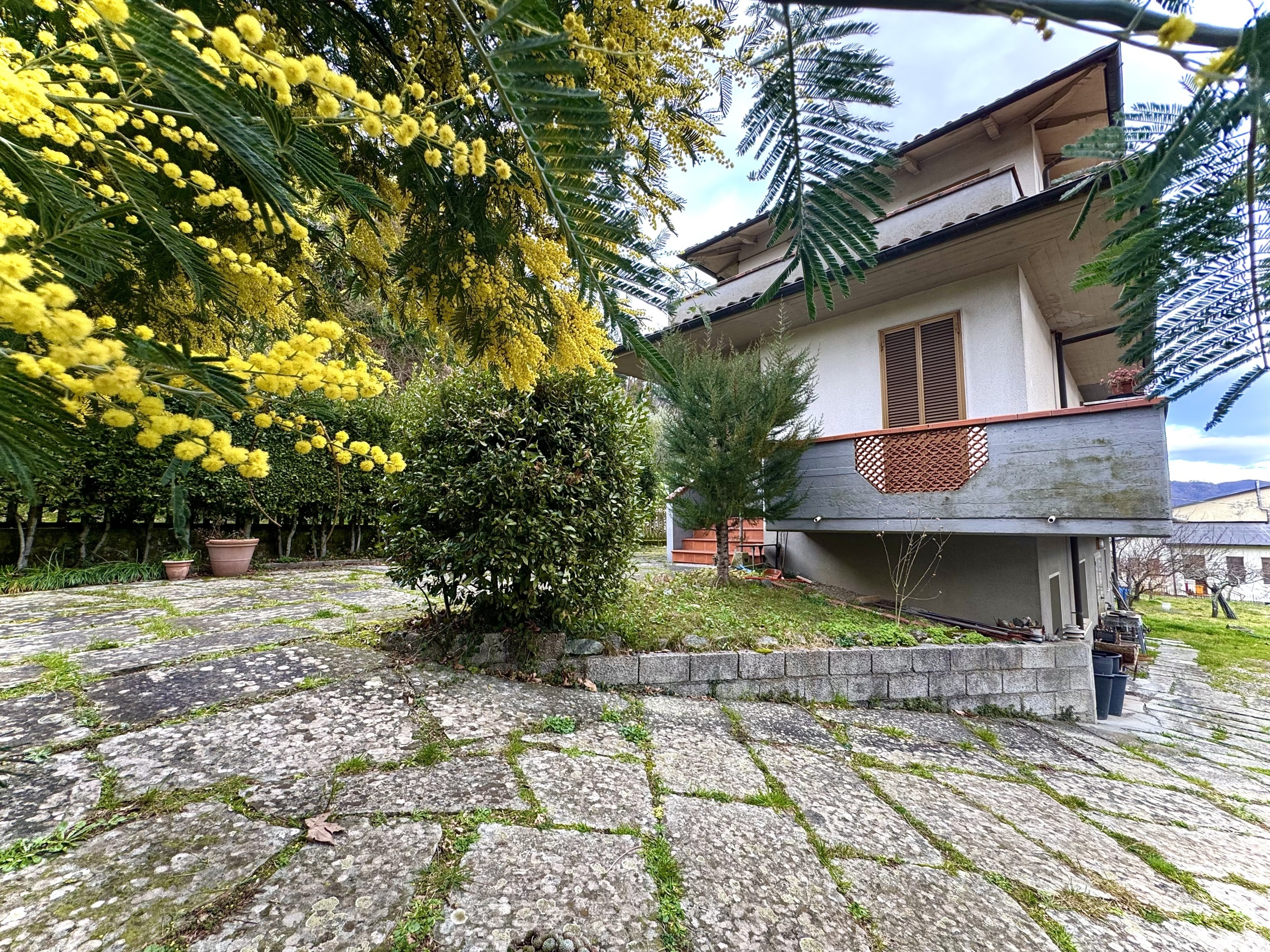 Villa con giardino in strada vicinale la saccia castagneta, Vernio