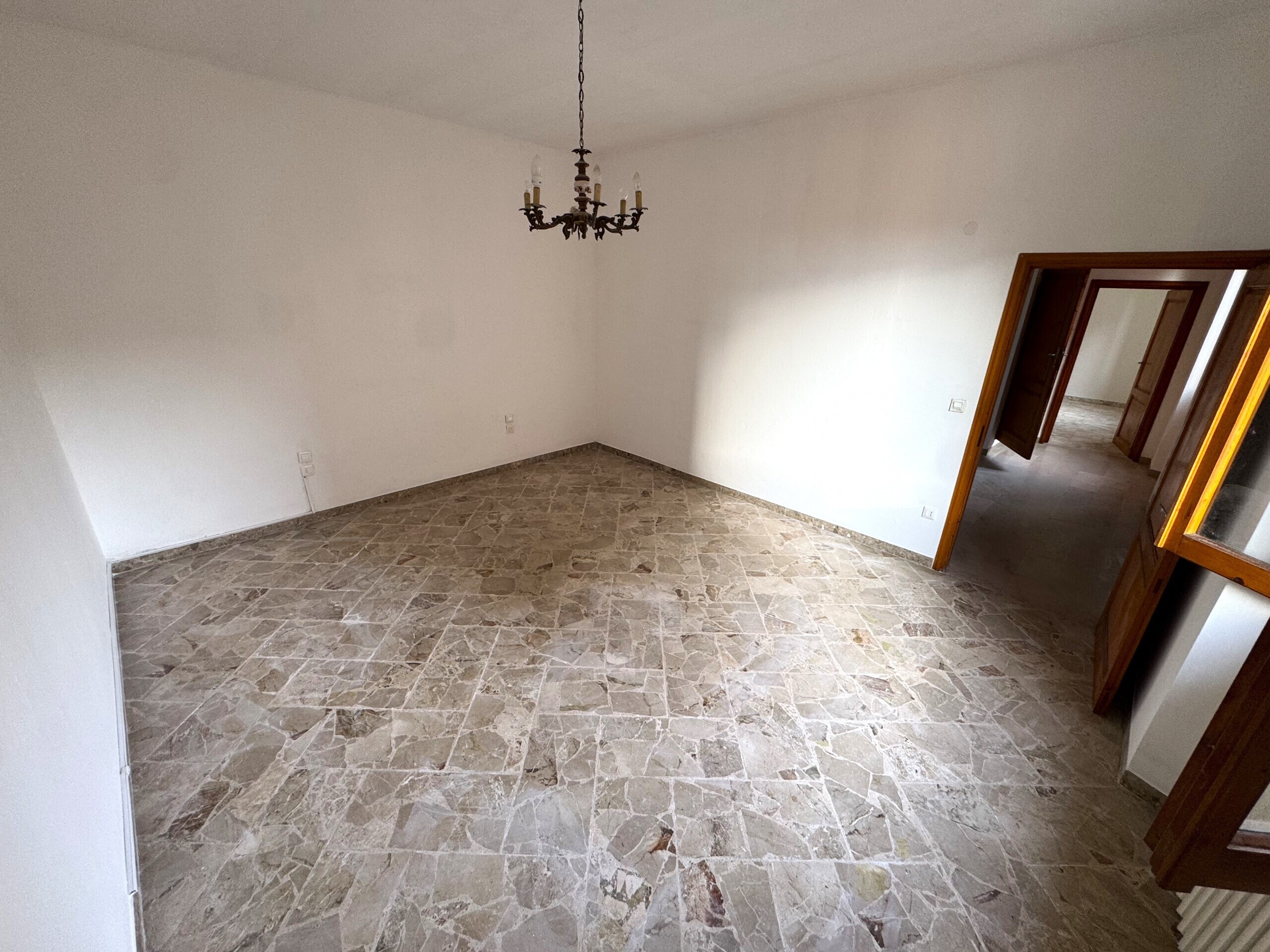 Casa indipendente con giardino in via del bisenzio, Vernio