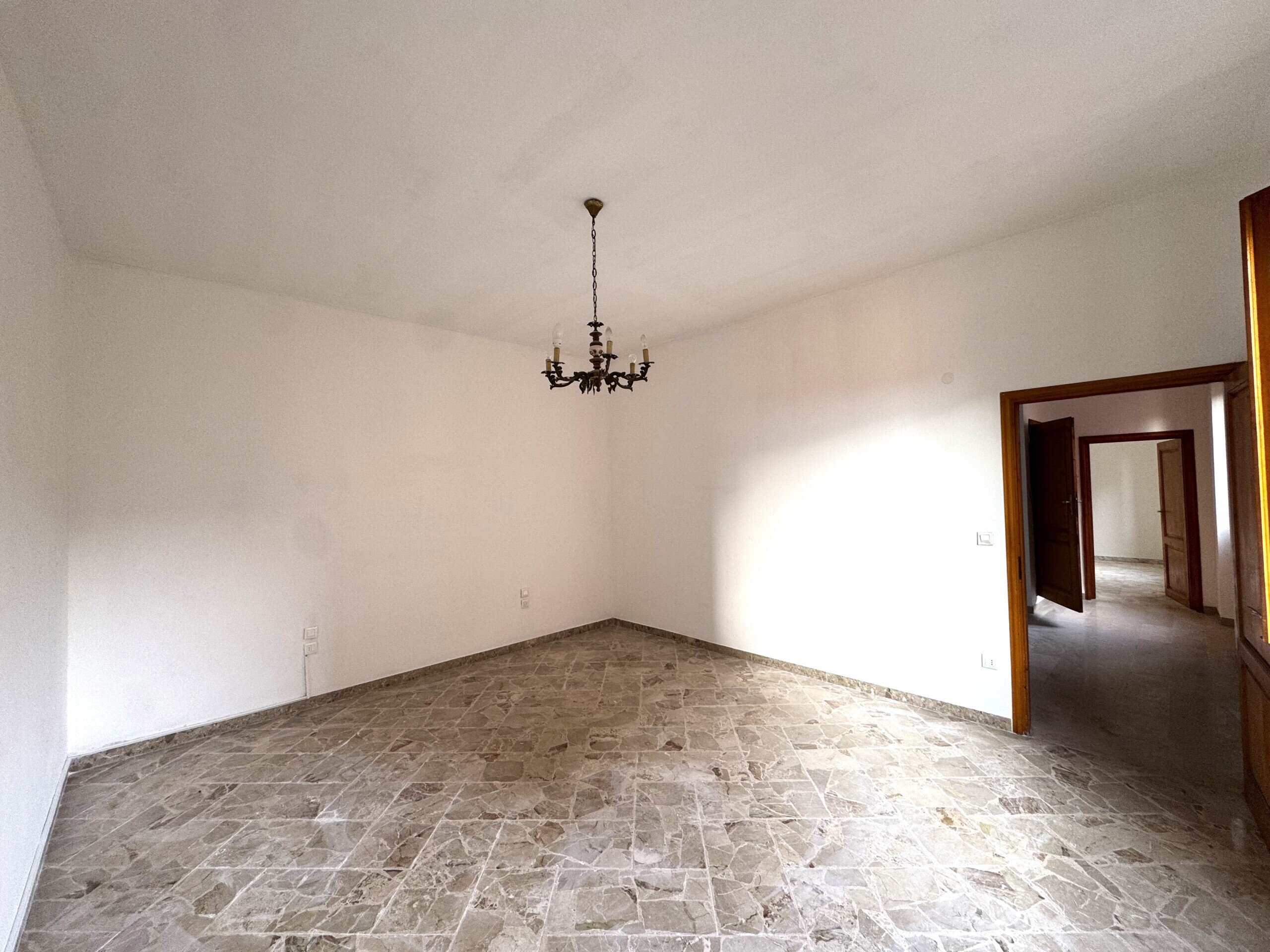 Casa indipendente con giardino in via del bisenzio, Vernio