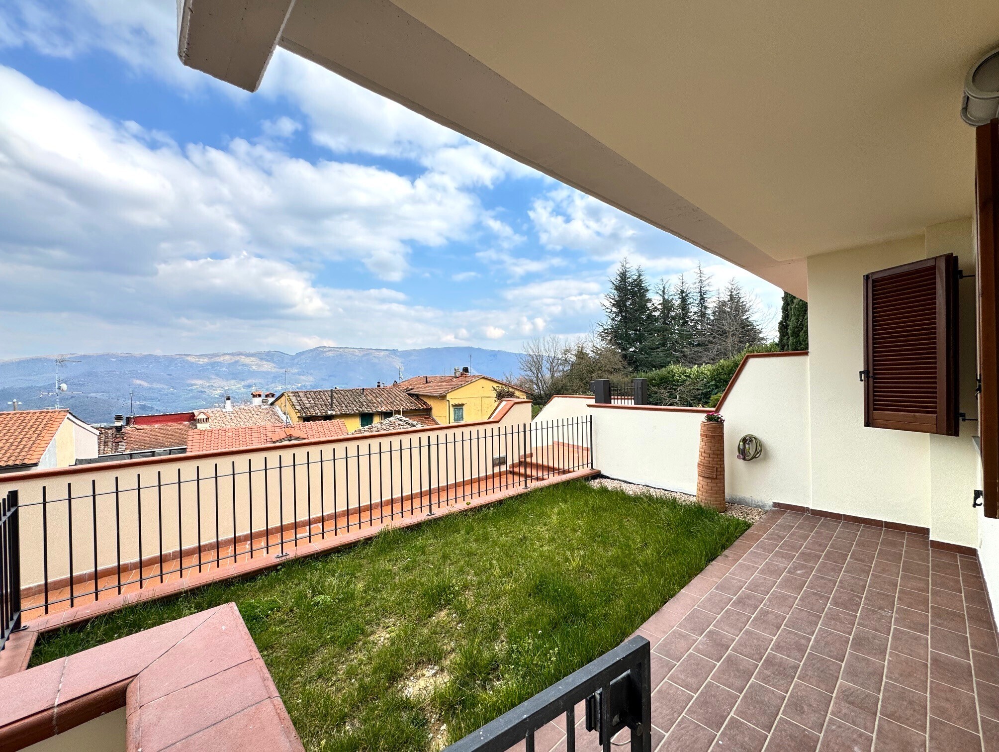 Appartamento con giardino in via pratallame 4, Vaiano