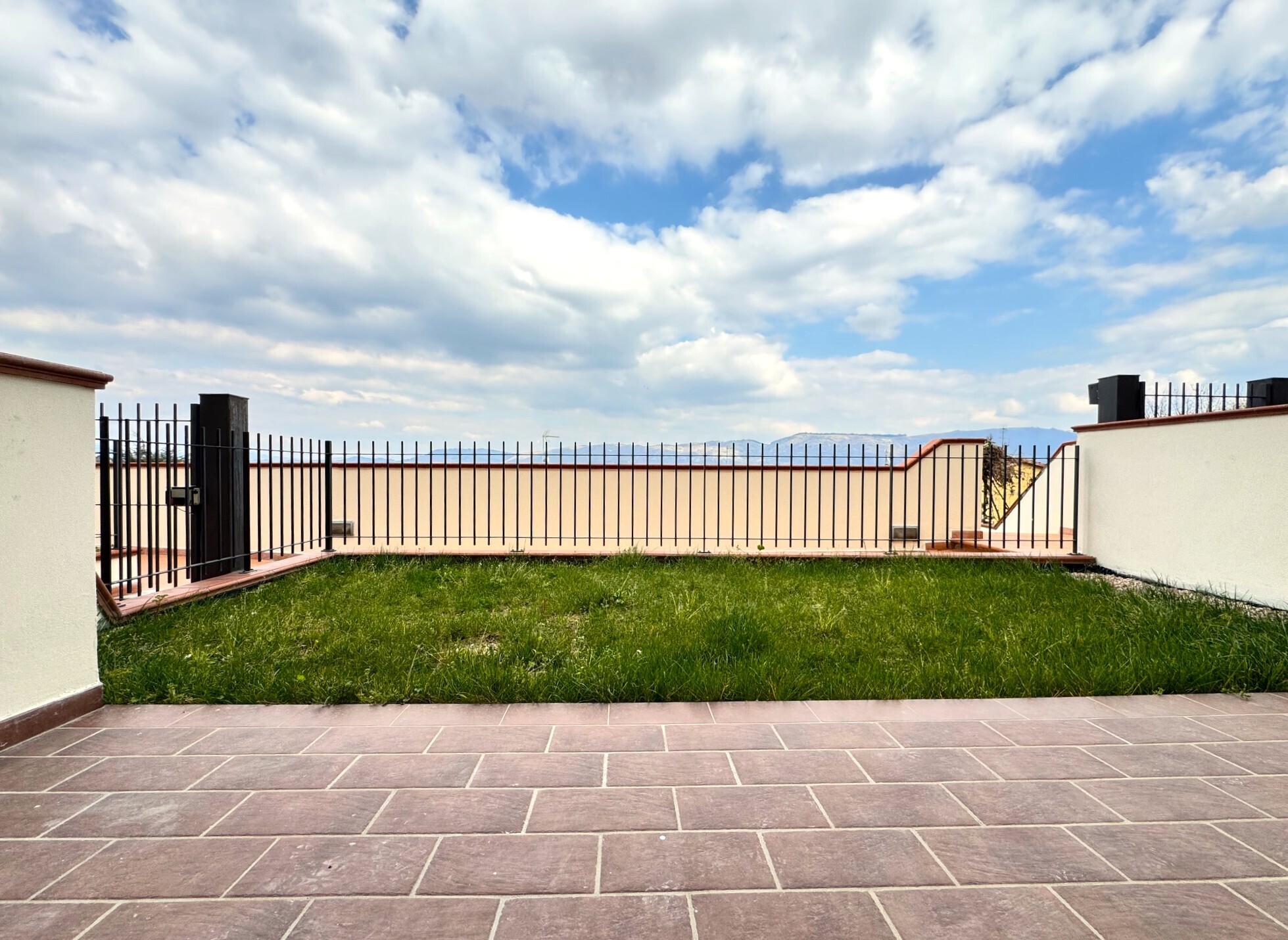 Appartamento con giardino in via pratallame 4, Vaiano