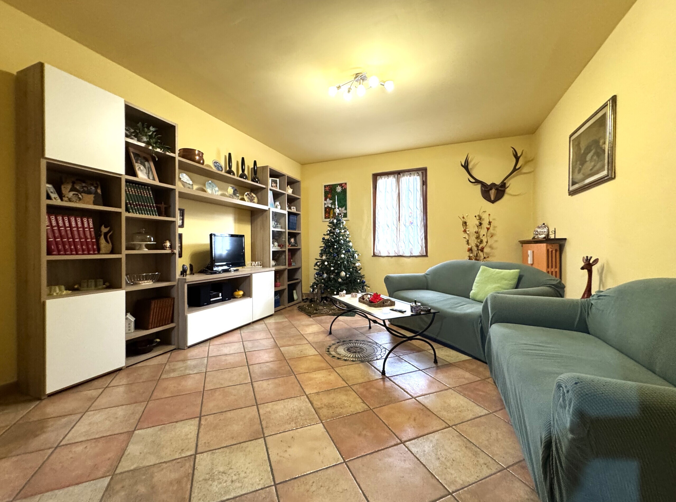 Appartamento con giardino in via del bisenzio, Vernio