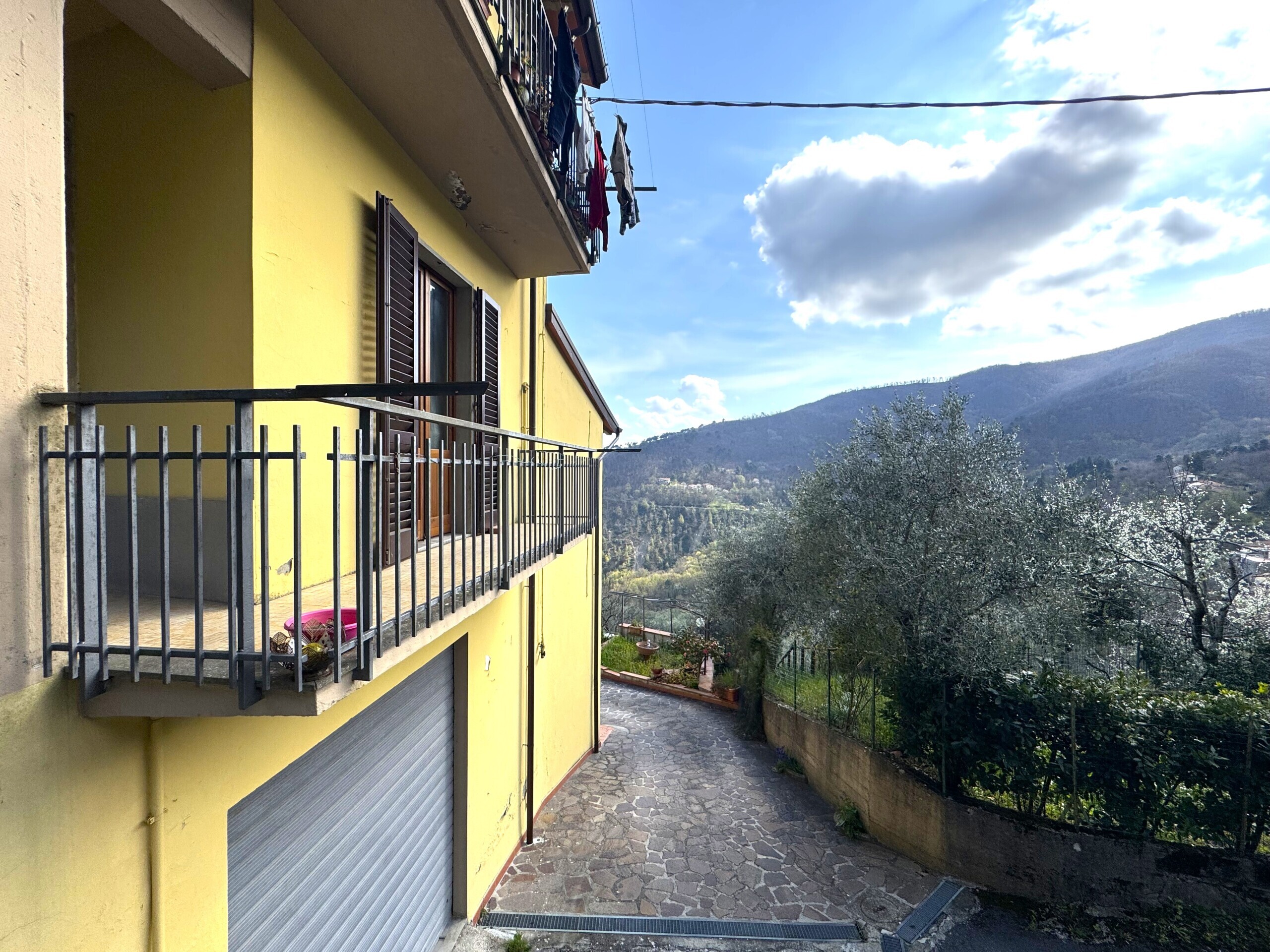 Casa indipendente con terrazzo in via di migliana, Cantagallo