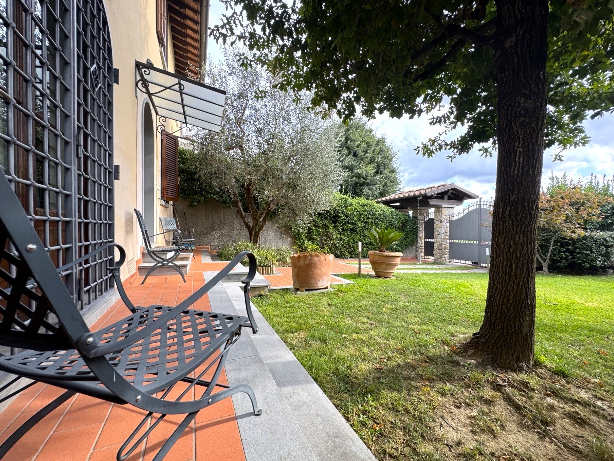 Casa indipendente con giardino in via di cantagallo, Prato