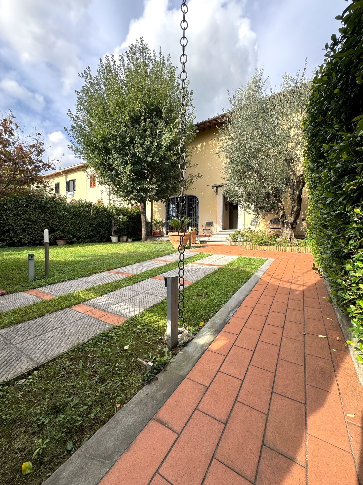 Casa indipendente con giardino in via di cantagallo, Prato