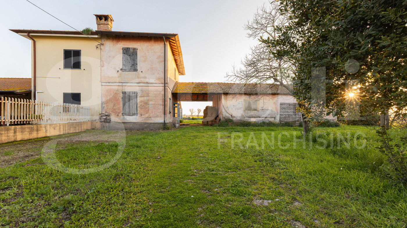 Villa Bifamiliare in vendita a Latina