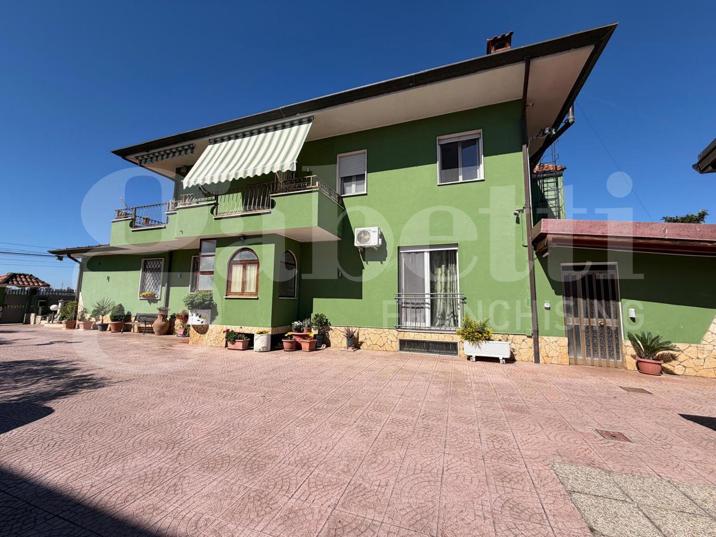 Villa Bifamiliare ristrutturata a Latina