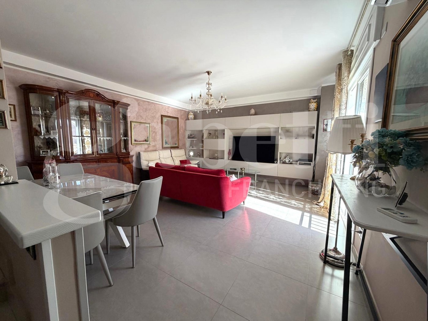 Villa Bifamiliare ristrutturata a Latina