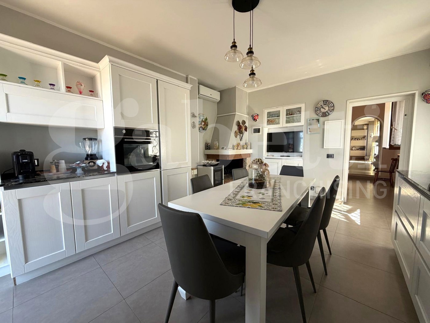 Villa Bifamiliare ristrutturata a Latina