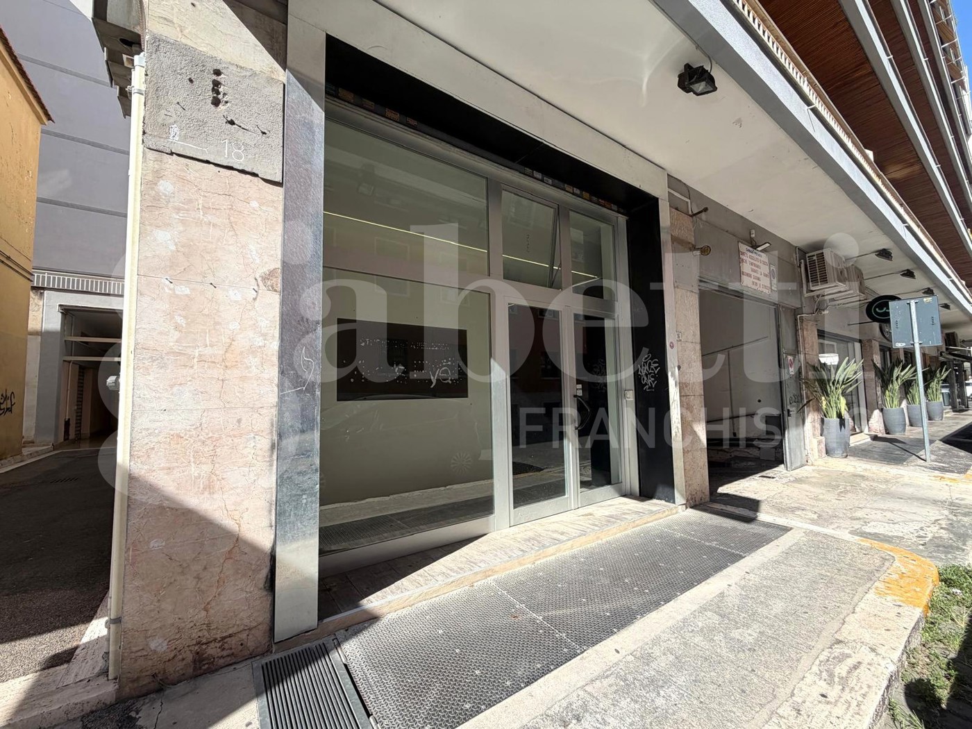 Negozio in vendita a Latina