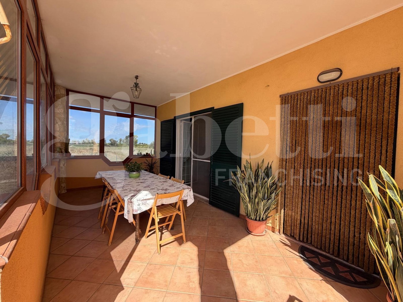Villa con giardino a Latina