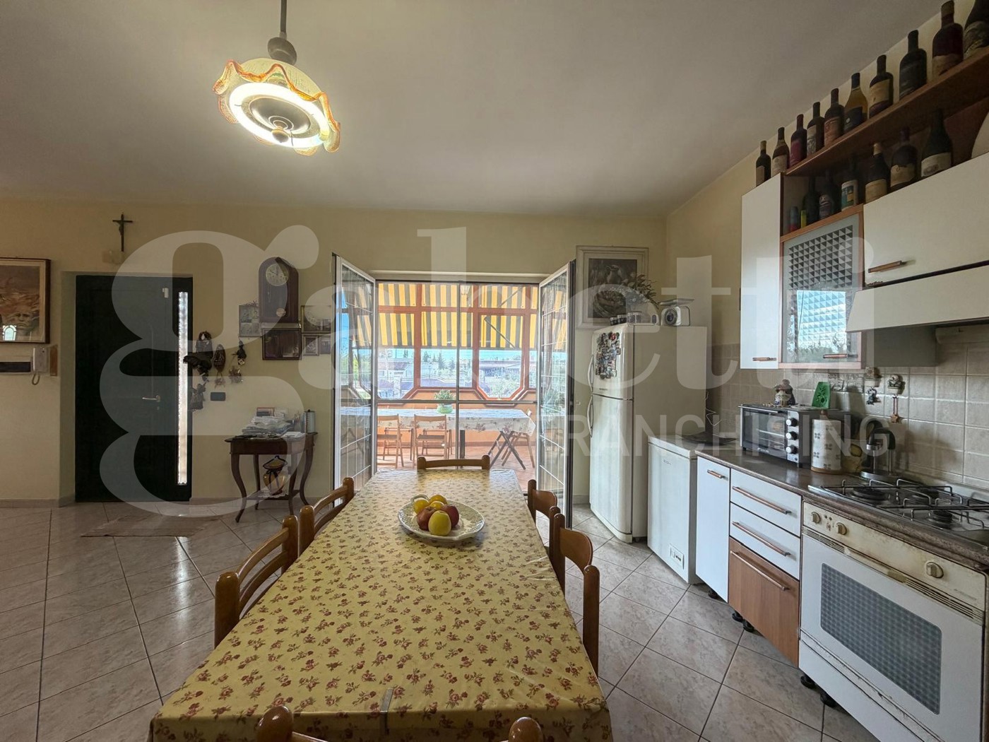 Villa con giardino a Latina
