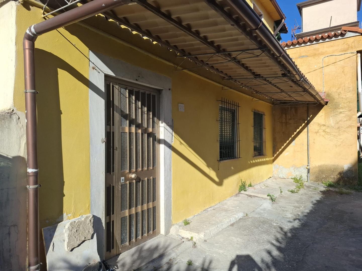 Casa indipendente da ristrutturare, Carrara marina di