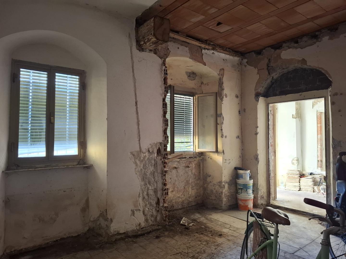 Casa indipendente da ristrutturare, Carrara marina di