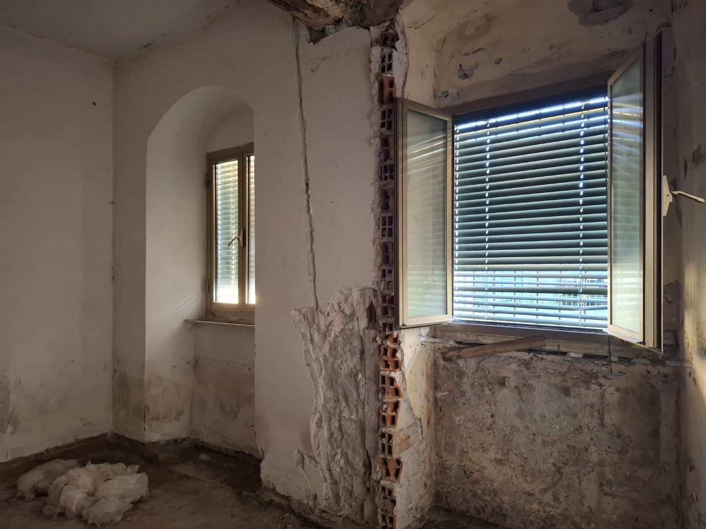 Casa indipendente da ristrutturare, Carrara marina di