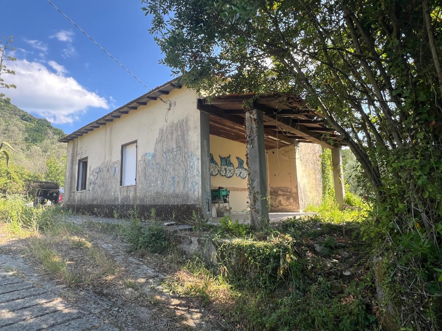 Casa indipendente con giardino, Ortonovo casano