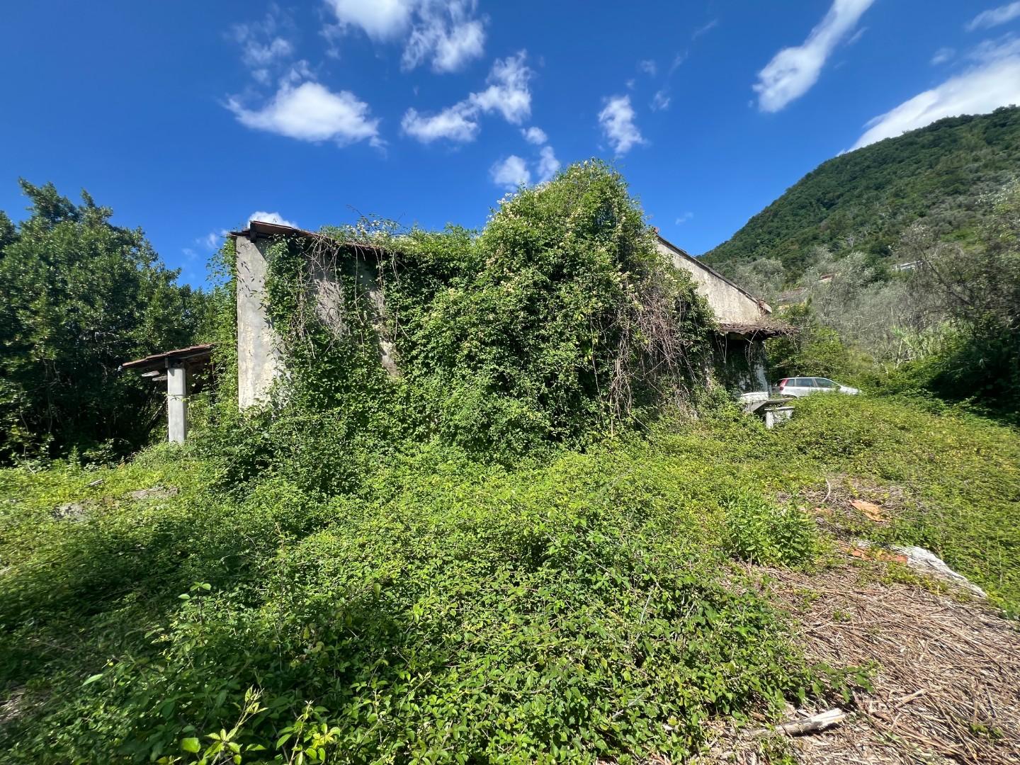 Casa indipendente con giardino, Ortonovo casano