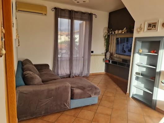 Appartamento con terrazzi, Massa marina di