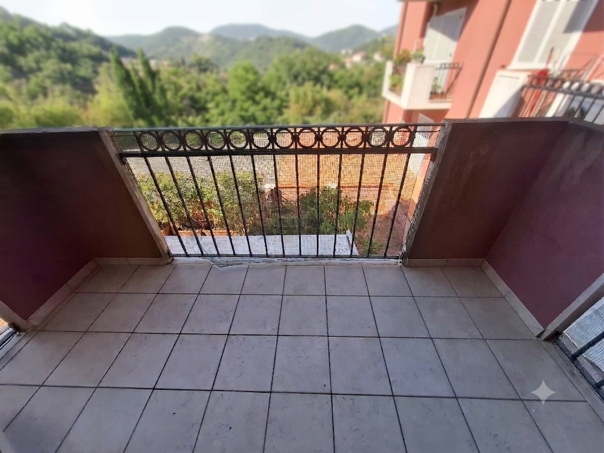 Trilocale in affitto a Carrara