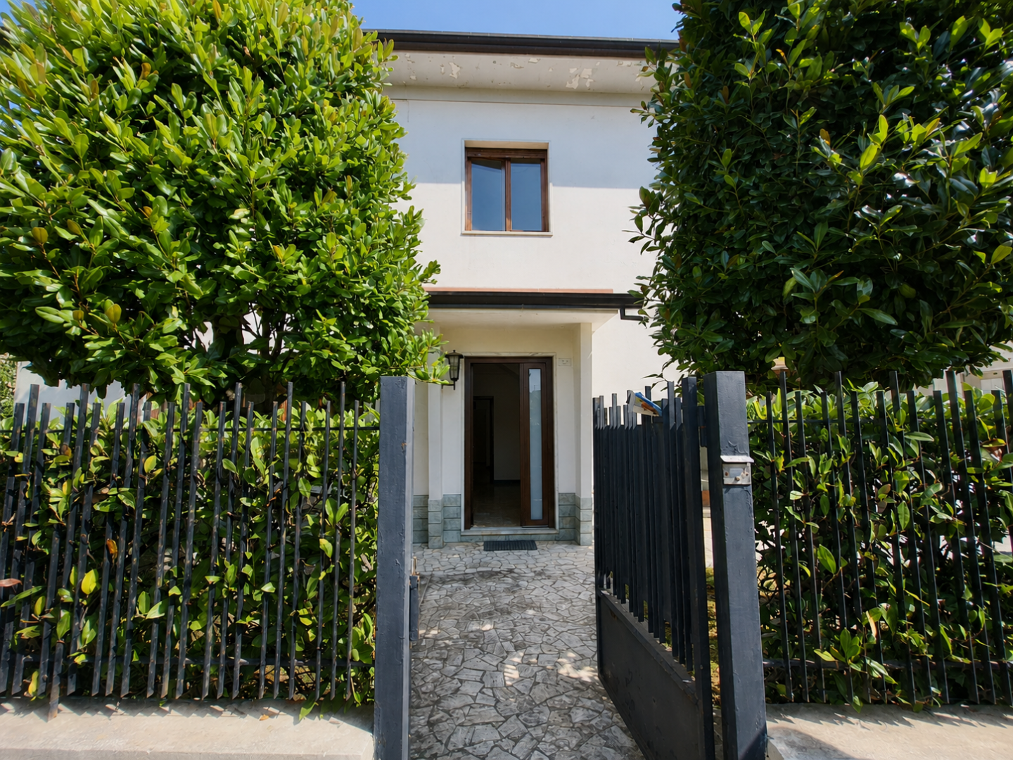 Casa indipendente con giardino, Carrara marina di
