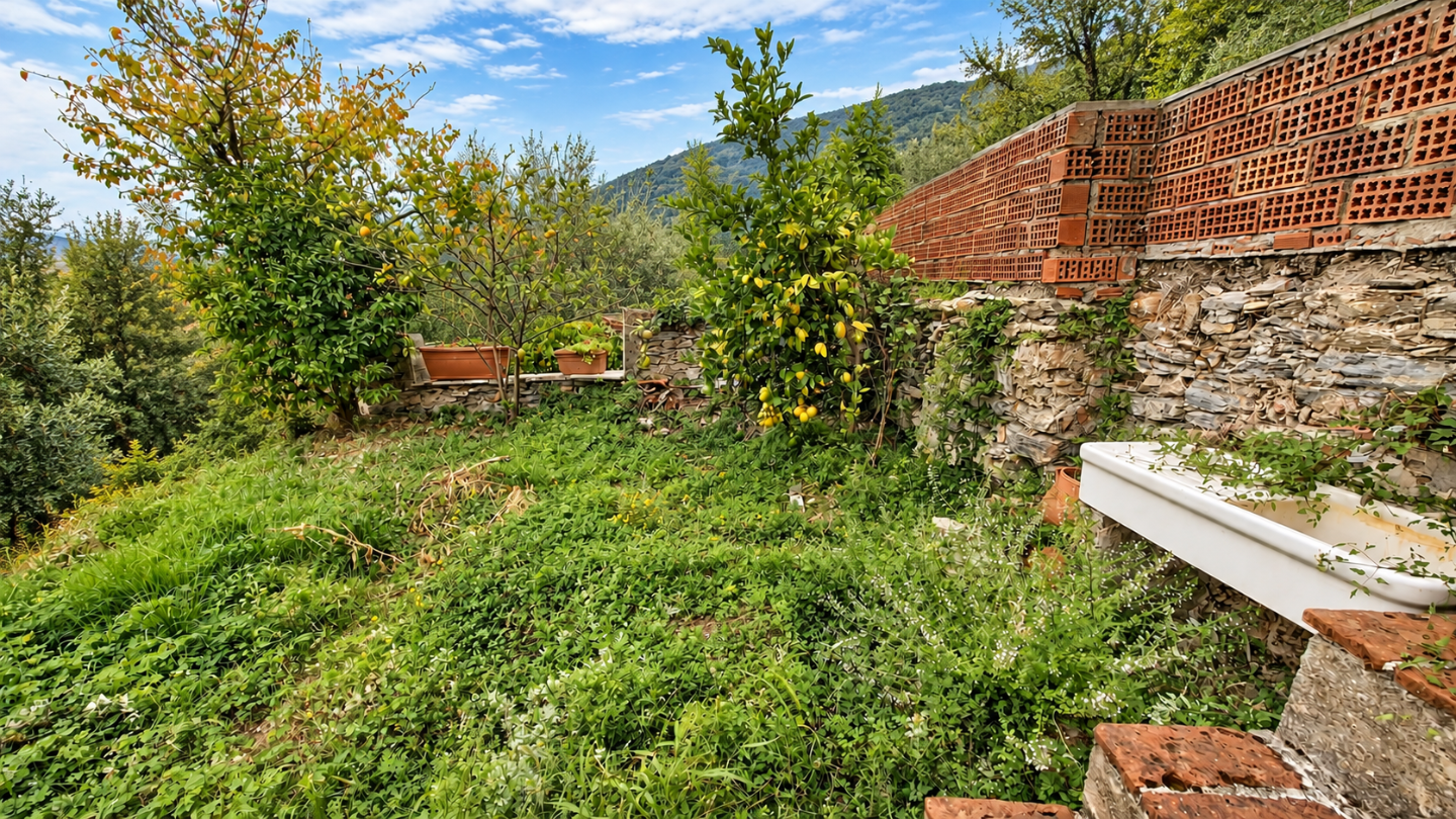 Casa indipendente con giardino a Ortonovo