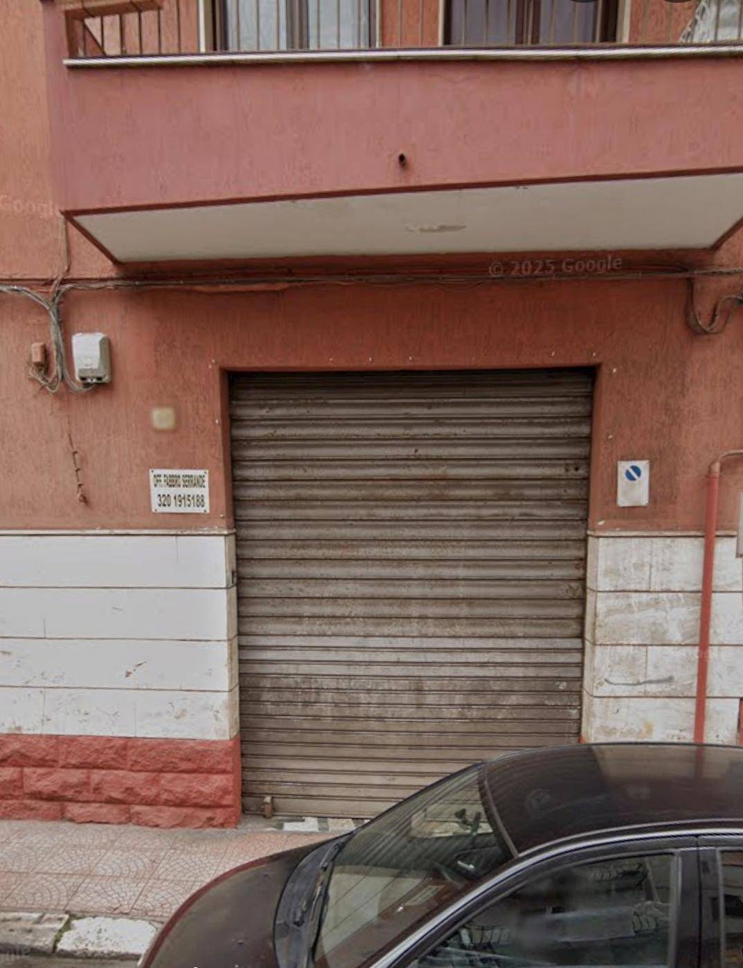 Locale commerciale in vendita a Taranto, Tamburi