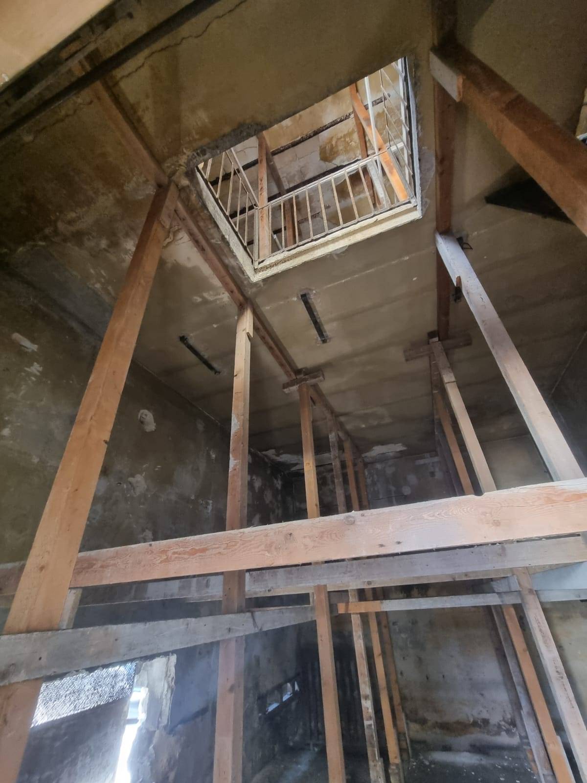 Deposito in vendita a Taranto