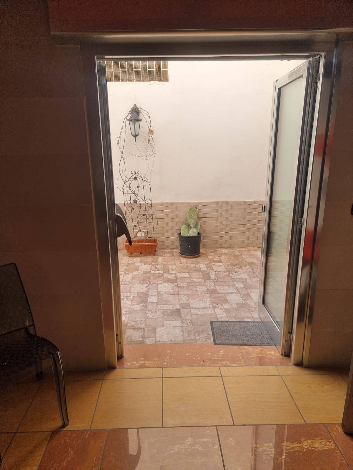 Locale commerciale in vendita a Taranto, Corvisea