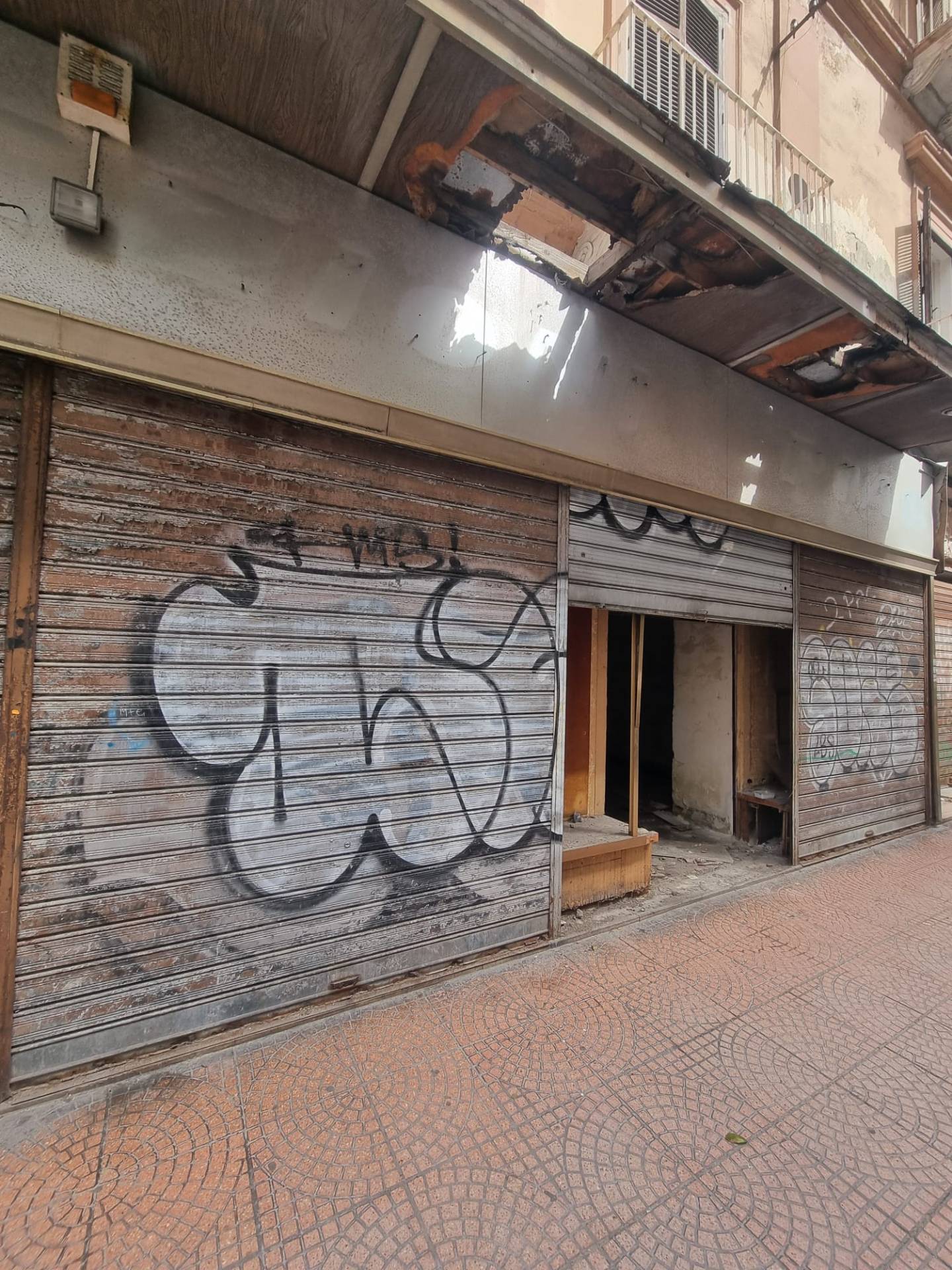 Locale commerciale in vendita a Taranto, Borgo