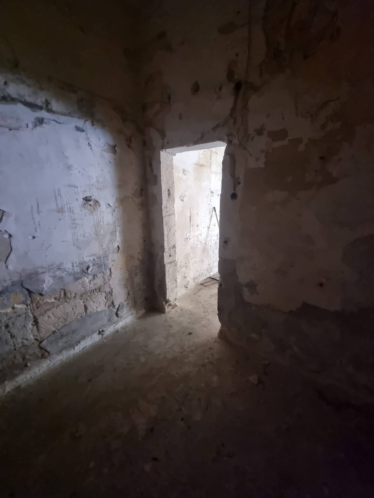 Locale commerciale in vendita a Taranto, Borgo