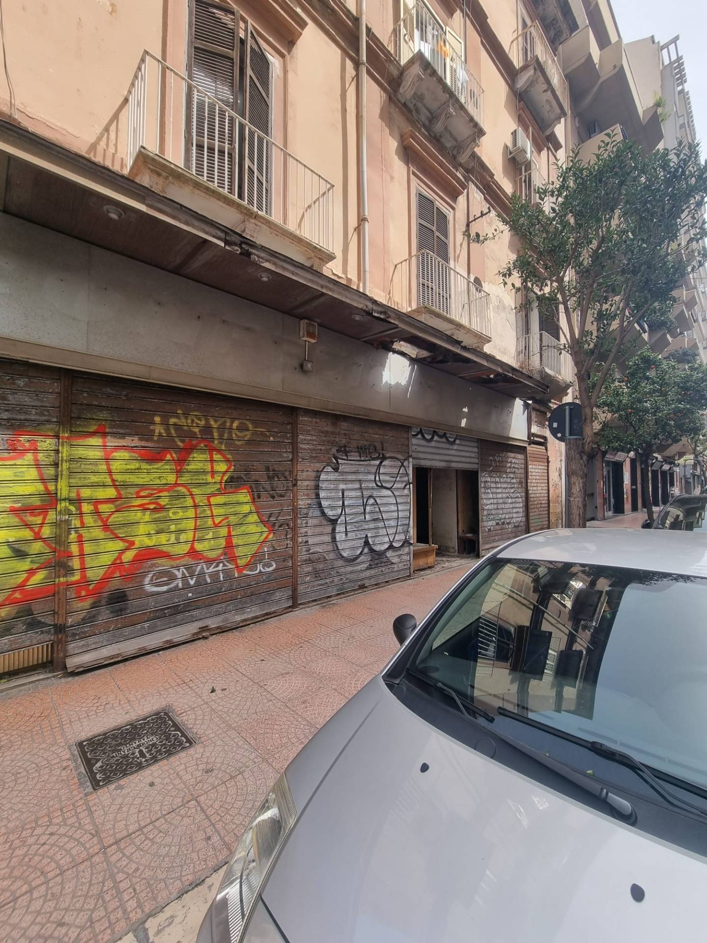 Locale commerciale in vendita a Taranto, Borgo